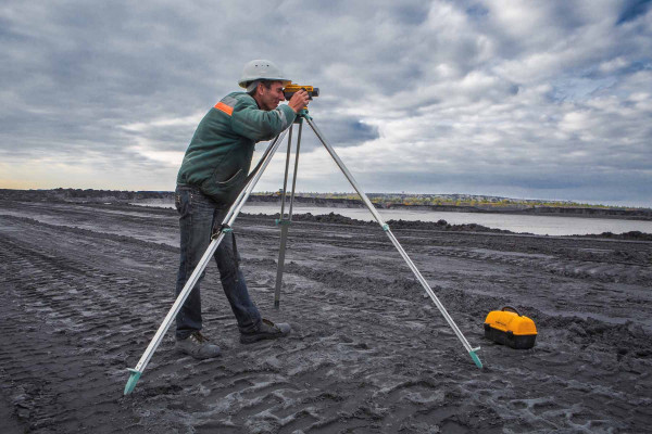 Servicios de Topografía · Topógrafos Servicios Topográficos y Geomáticos Velefique